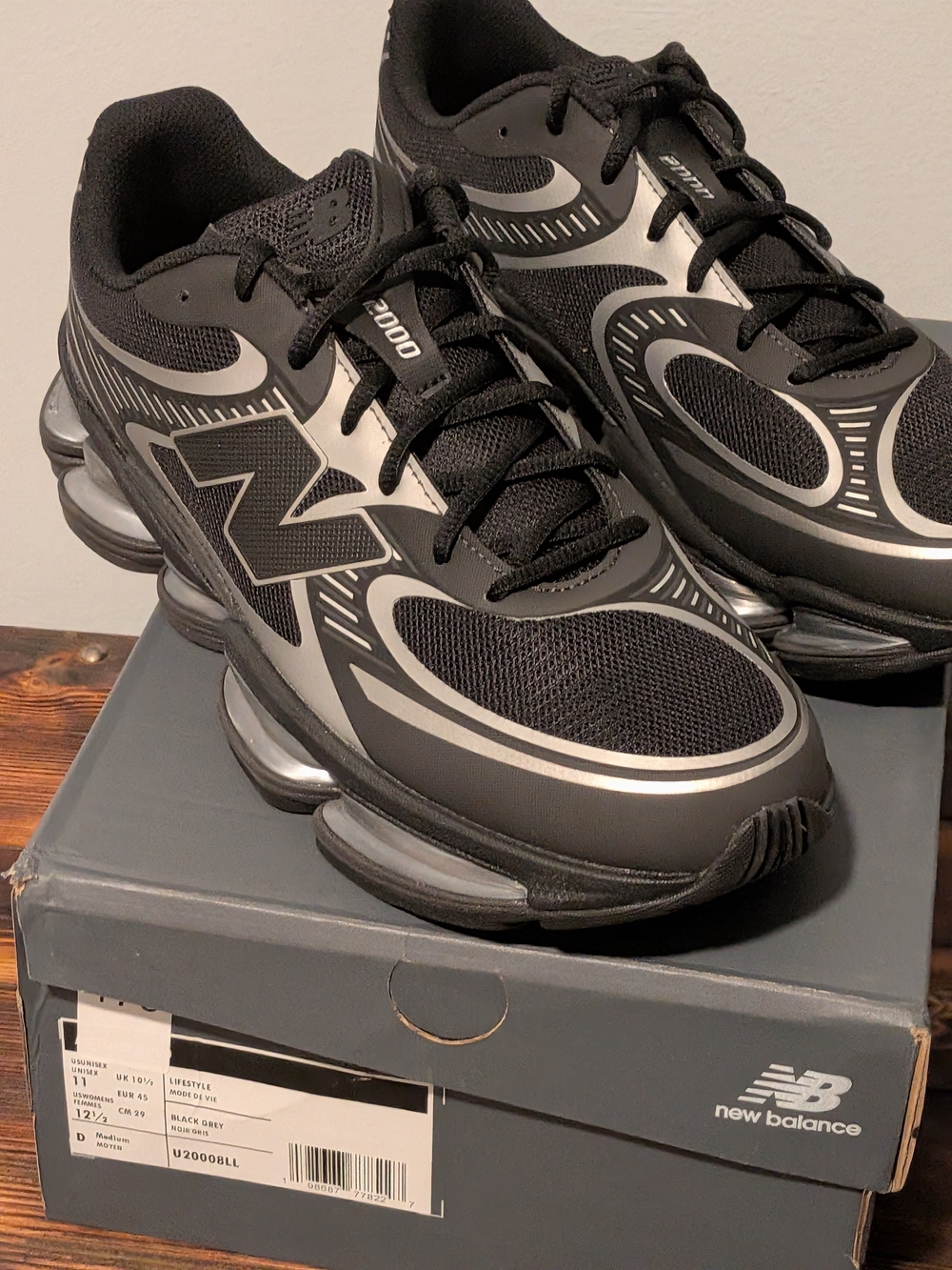 New Balance Men’s Black & Gray Running Shoes Size 11